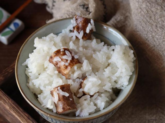 Cho thêm 4 thứ này vào cơm khi nấu càng ăn càng giảm cân lại trẻ lâu, sống thọ