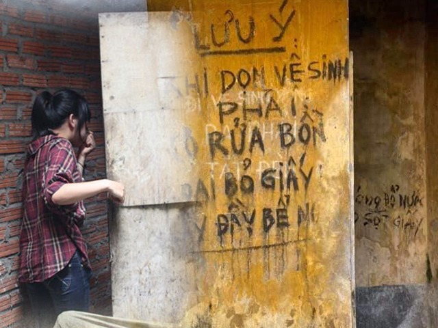 Đang đi vệ sinh bất ngờ nghe tiếng đập cửa, người phụ nữ phố cổ hãi hùng bị ám ảnh