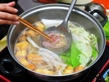 4 thói quen ăn uống bào mòn dạ dày chẳng kém rượu bia, nhiều người Việt có 1 trong 4