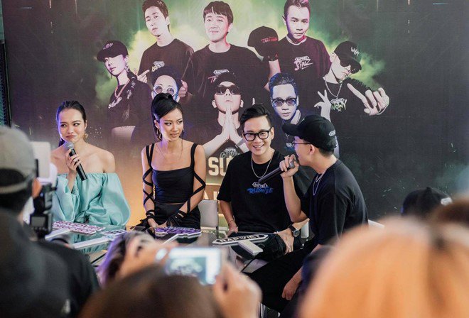 amp;#34;Ông bố của nămamp;#34; đây rồi: HLV Rap Việt đẹp trai đi làm vẫn trông con theo lời vợ dặn - 3
