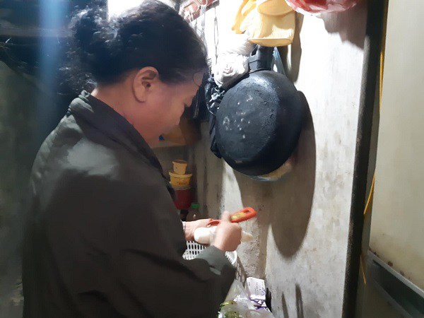 Đang đi vệ sinh bất ngờ nghe tiếng đập cửa, người phụ nữ phố cổ hãi hùng bị ám ảnh - 2