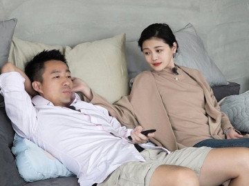 Ngôi sao 24/7: Bỏ rơi vợ con, chồng Từ Hy Viên ôm gái lạ sau khi làm ăn thua lỗ