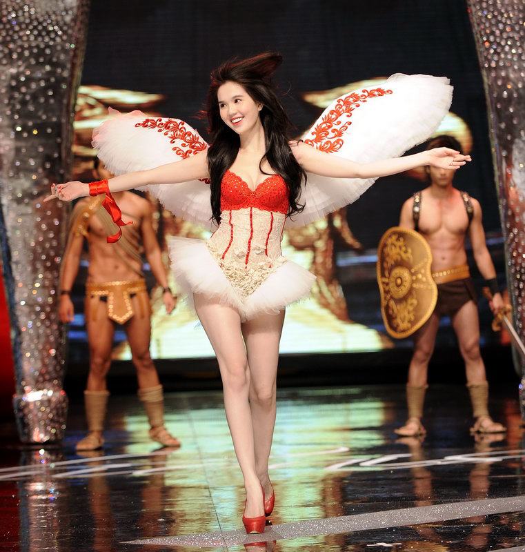 Đeo cánh nhái show diễn nội y đình đám, dàn mỹ nhân Hoa hậu Việt Nam vẫn đẹp bất chấp - 5