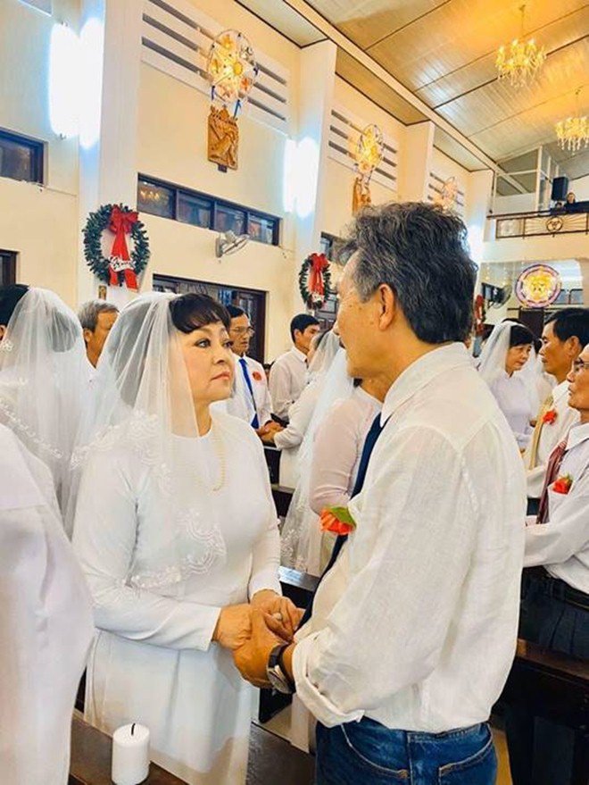 Nghệ sĩ Hương Lan: Tan vỡ hôn nhân 7 năm và đám cưới ở tuổi 63 bao người ngưỡng mộ - 8