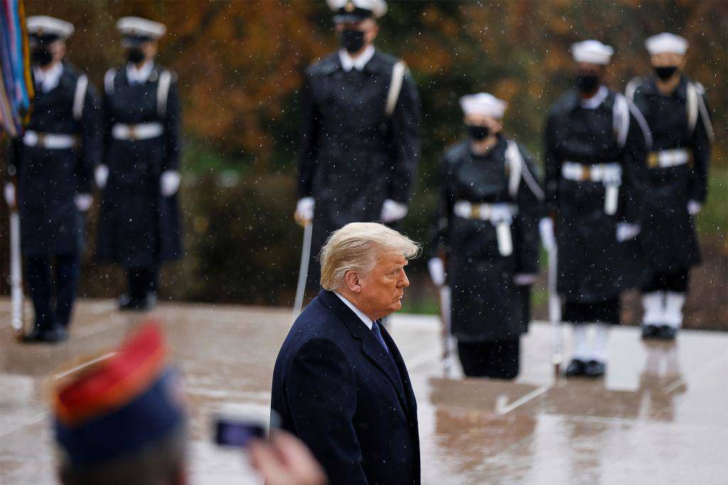 Động thái lạ của Tổng thống Trump kể từ khi thất thế trước đối thủ đảng Dân chủ - 1