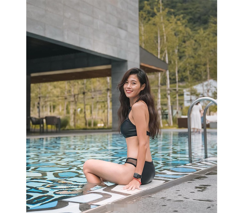 Bơi lội cũng là bộ môn yêu thích của Elin, giúp cô nàng giải toả căng thẳng và giữ gìn thân hình dẻo dai, săn chắc.
