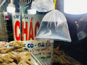 Tiêu dùng - Đi chợ thấy những chiếc túi nilon nước treo lơ lửng ở hàng quán, sự thật đằng sau là gì?