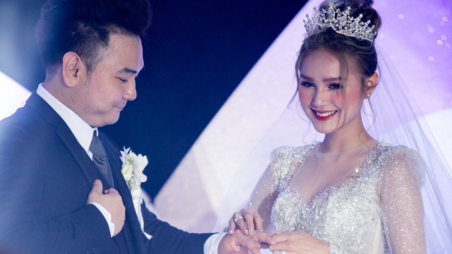 Đám cưới của streamer giàu nhất Việt Nam: Váy cưới 28 tỉ, thực đơn chất nhưng ít - 1