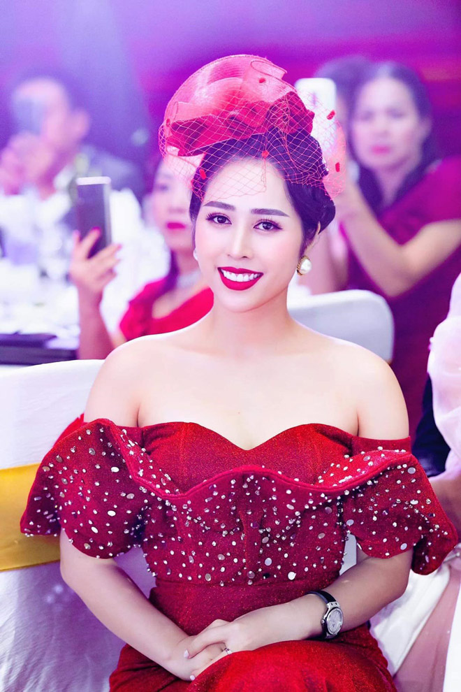 Doanh nhân Quế Anh đẹp lộng lẫy ra mắt thương hiệu mỹ phẩm Ruby Queen - 1