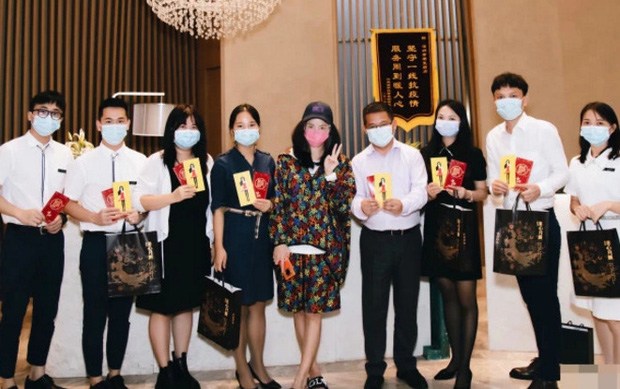 Ngôi sao 24/7: Thêm thông tin Trương Bá Chi có bầu lần 4 với chồng cũ, đang chờ ngày đẻ - 2