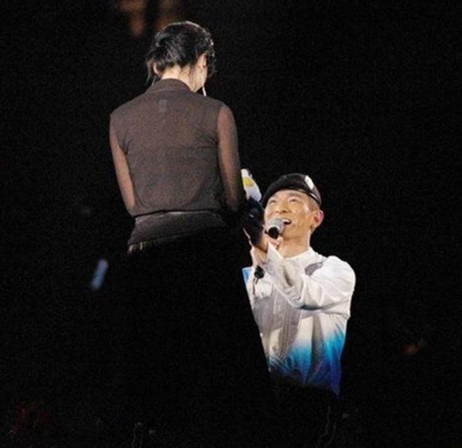 Từ chối lời cầu hôn của Lưu Đức Hoa lấy amp;#34;thường dânamp;#34;, mỹ nhân chịu bạo hành suốt 10 năm - 12