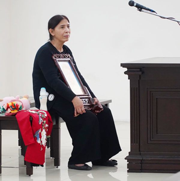 Bị tố bạo hành, xâm hại cháu nhiều lần, bà ngoại thể hiện quan điểm bất ngờ tại tòa - 2