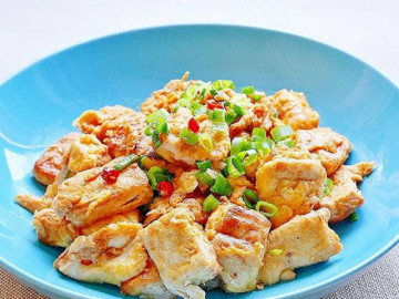 Lỡ tay đổ trứng vào đậu phụ, tưởng không ngon lại được món ngon không tưởng