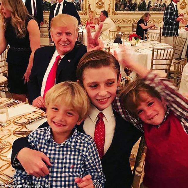 Mối quan hệ của amp;#34;Hoàng tử Nhà Trắngamp;#34; Barron Trump với các anh chị cùng cha khác mẹ - 1