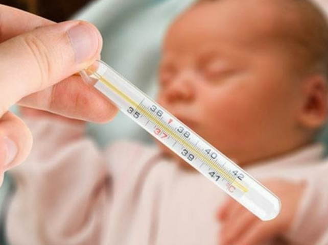 Trẻ sơ sinh bao nhiêu độ là sốt và nhiệt độ bình thường là bao nhiêu? - 4