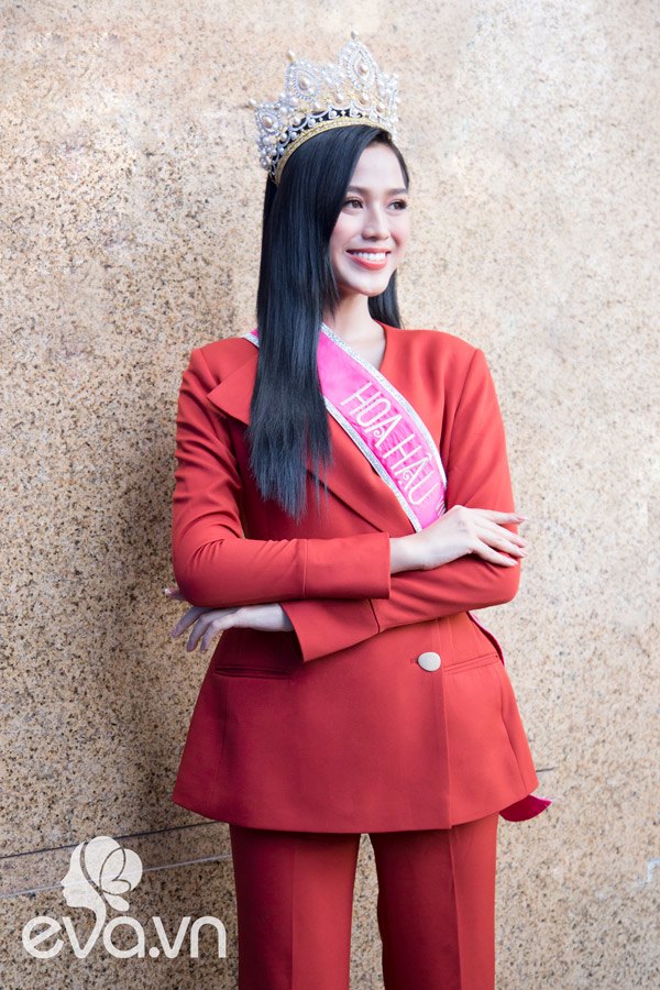 Tân Hoa hậu Đỗ Thị Hà: Nếu có cơ hội, tôi sẽ amp;#34;dao kéoamp;#34; vòng 1 - 4