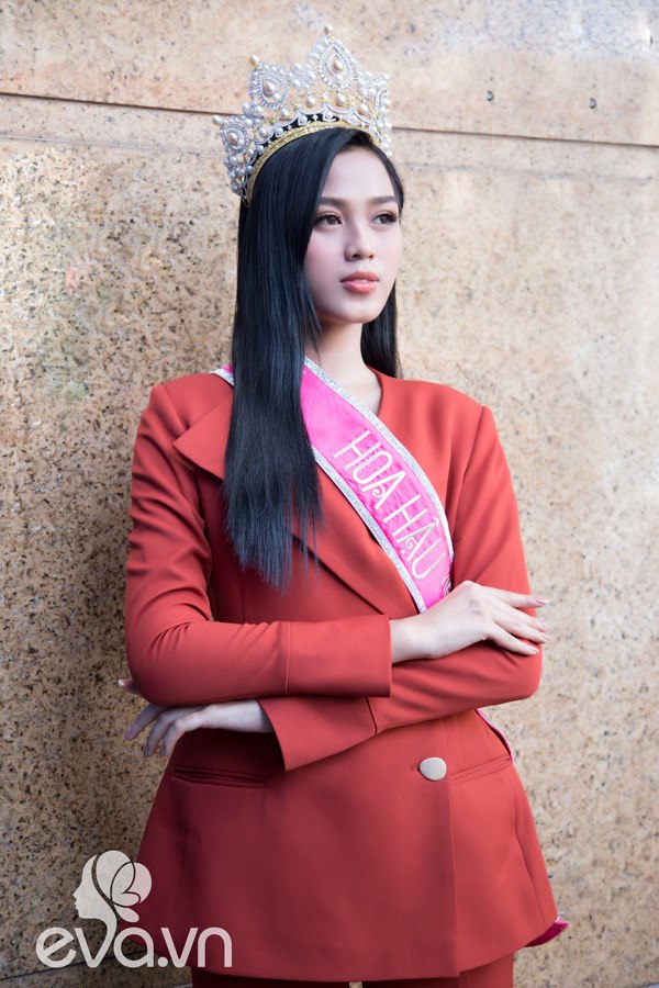 Tân Hoa hậu Đỗ Thị Hà: Nếu có cơ hội, tôi sẽ amp;#34;dao kéoamp;#34; vòng 1 - 3
