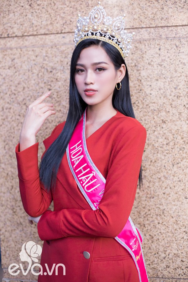 Tân Hoa hậu Đỗ Thị Hà: Nếu có cơ hội, tôi sẽ amp;#34;dao kéoamp;#34; vòng 1 - 1