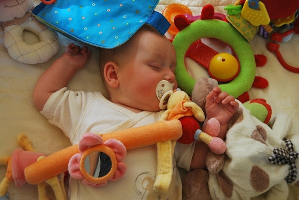 Không để con ngủ ở 4 nơi này, rủi ro lớn có thể khiến trẻ tử vong trong khi ngủ - 4