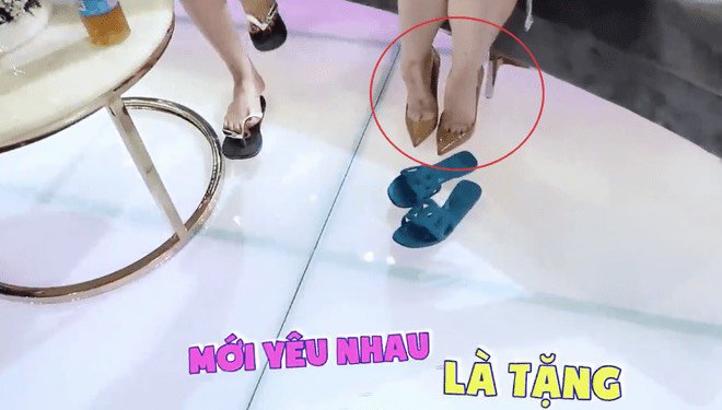 Nghiện dép bệt như Hari Won, đến quà tặng mẹ chồng và mẹ ruột cũng là đôi dép - 6