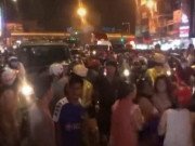 Tin tức - TP.HCM: Bị dừng xe đo độ cồn, 2 cô gái lao vào tát, cắn CSGT?