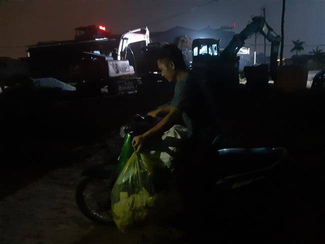 Lời kể của nhân viên quán bánh xèo ở Bắc Ninh: Bị đánh bằng chày, bàn đinh đánh vảy cá - 1