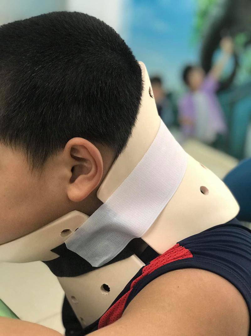 TP HCM: Học nhào lộn trên TikTok, bé trai chấn thương cột sống cổ - 1
