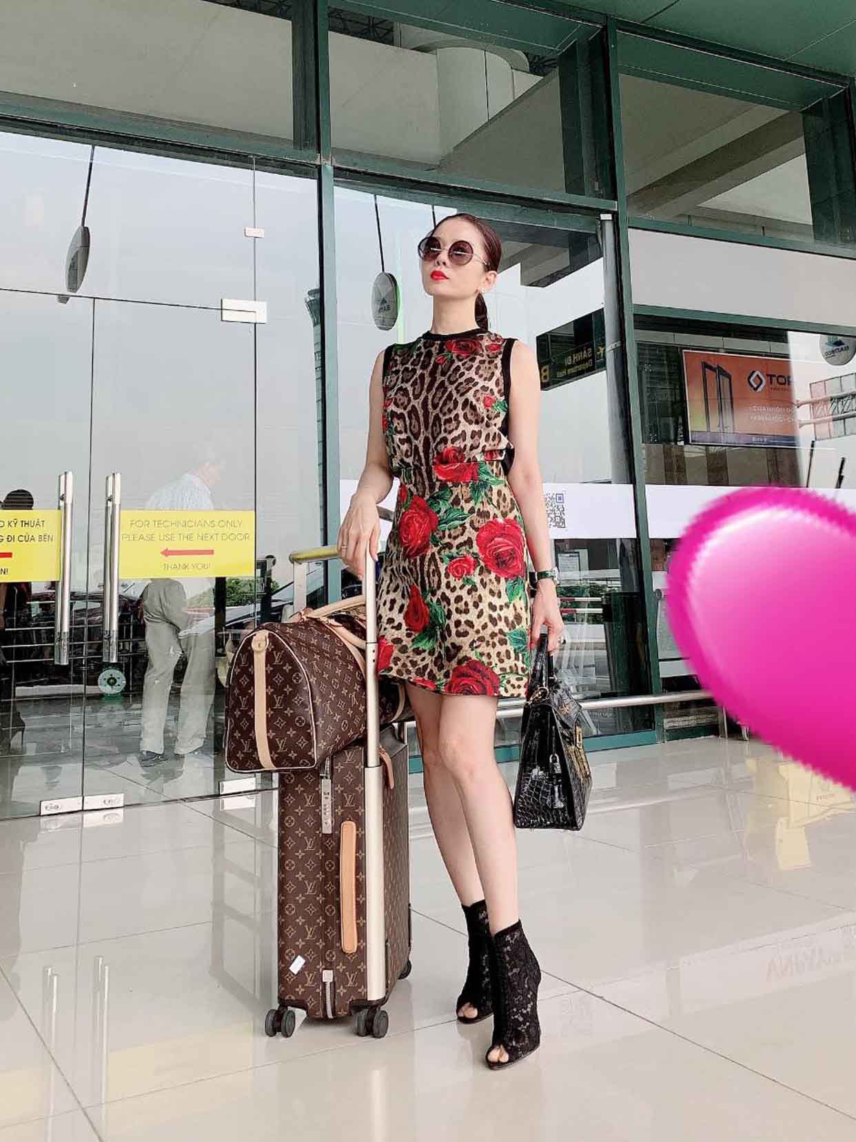 Lệ Quyên amp;#34;đi bayamp;#34; chưa diện thì thôi, lúc đã lên đồ thì soi giá tiền từng outfit bỏng tay - 12