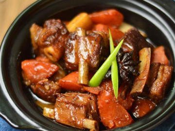 Sợ sườn dai, mẹ đảm đem hầm với cà rốt, nửa tiếng được món người già trẻ nhỏ đều thích