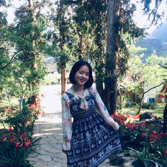 Cô bé bán lê ngày càng xinh xắn, đáng yêu.