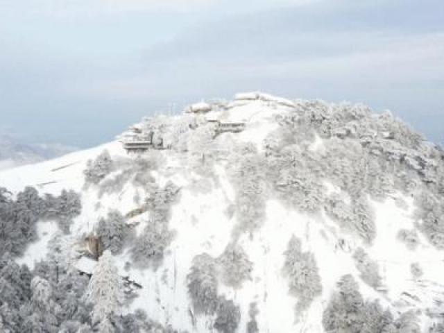 Chiêm ngưỡng ngọn núi nổi tiếng trong tiểu thuyết Kim Dung những ngày tuyết trắng