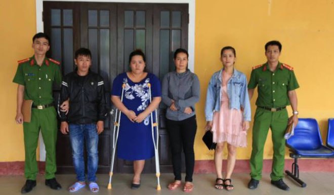 Cô gái bị lột đồ, đánh ghen ở Huế: amp;#34;Gã đàn ông vừa đánh vừa sàm sỡ tôiamp;#34; - 2