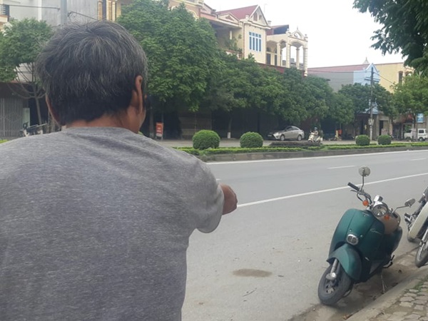 Thanh tra giao thông đi ngược đường đâm chị lao công tử vong: Lời kể bất ngờ của nhân chứng - 3