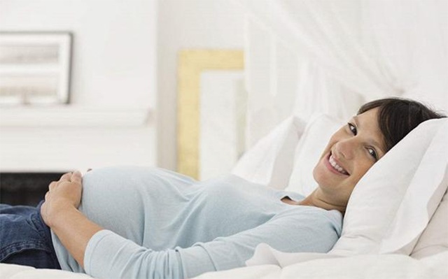 2 tư thế ngủ này mẹ bầu thường nằm lại khiến bào thai trong bụng đau đớn - 3