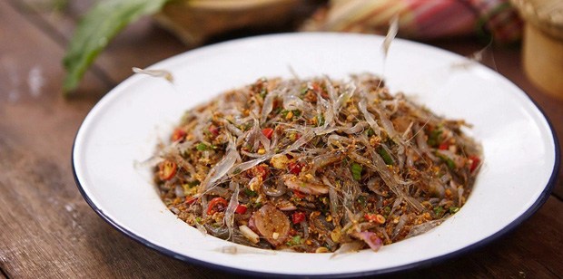 Đặc sản còn sống nhảy tanh tách của Thái, nhìn thì sốc mà ăn vào gây nghiện - 3