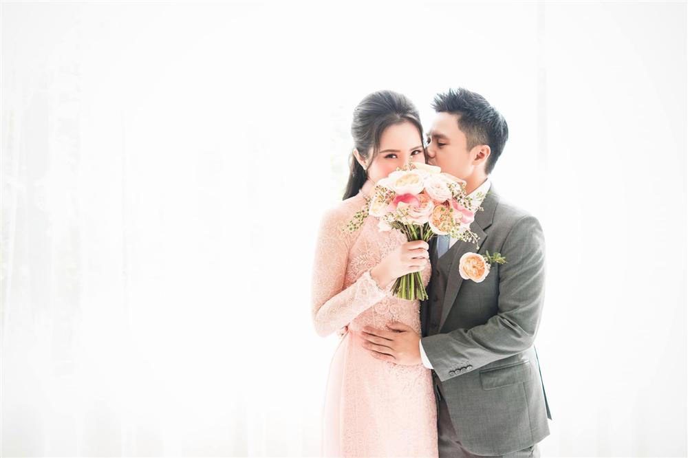 Ảnh đính hôn của thiếu gia Phan Thành và biểu cảm của amp;#34;nam chínhamp;#34; khi hỏi được vợ - 3