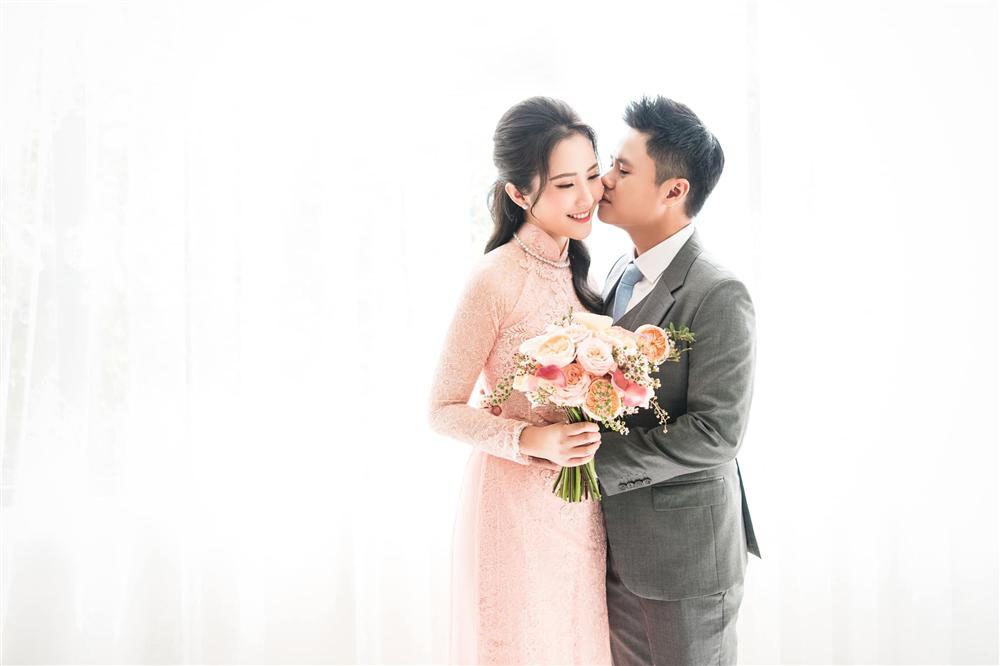 Ảnh đính hôn của thiếu gia Phan Thành và biểu cảm của amp;#34;nam chínhamp;#34; khi hỏi được vợ - 4