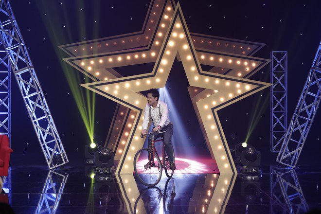 Chênh nhau 2 tuổi, vì sao Ngọc Sơn gọi vị đạo diễn nổi tiếng 50 tuổi là amp;#34;con rểamp;#34; ? - 1