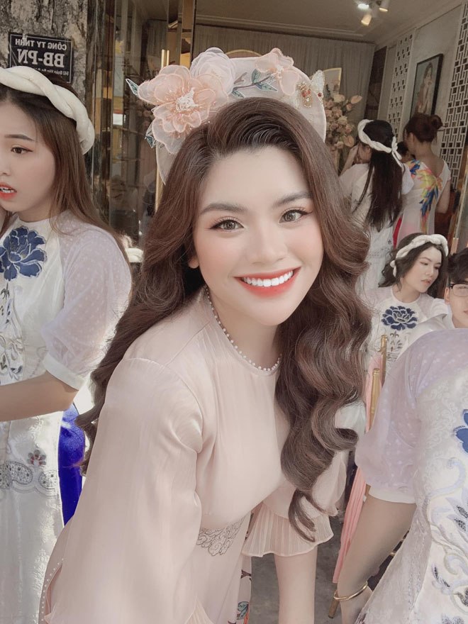 Đám cưới “khủng” ở Sài Gòn: Cô dâu đeo vàng “gãy cổ, tay”, chú rể hoang mang cầm cọc tiền - 6