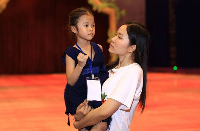 Con gái Lý Phương Châu từng xa lánh bạn trai của mẹ: amp;#34;Chú kinh lắm, ghê lắmamp;#34; - 2