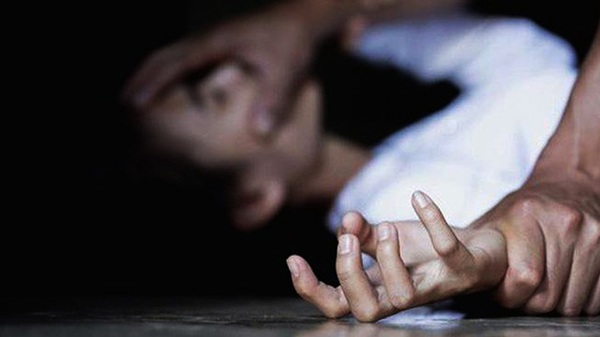 Đang ngủ thì thấy bàn tay lạ mò mẫm lên người, cô giúp việc phát hoảng khi biết sự thật - 1