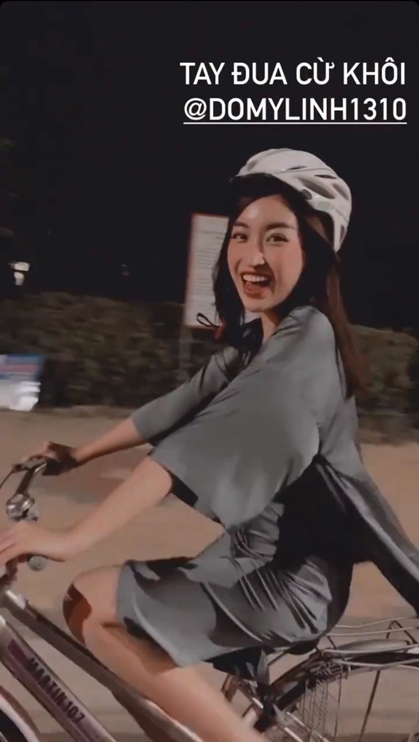 Hoa hậu nào amp;#34;chơi trộiamp;#34; như Đỗ Mỹ Linh, diện váy lụa mỏng manh vẫn đi đạp xe - 4