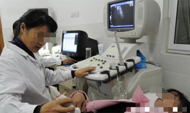 Mẹ chồng đi khám thai cùng con dâu, nghe bác sĩ nói một câu liền giận dữ bước ra ngoài - 2