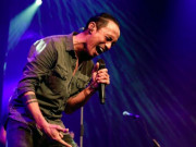 Nhạc - Phạm Anh Khoa thay Trần Lập hát chính trong ban nhạc Bức Tường