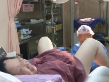 Được bác sĩ nam dọn vùng kín trước sinh, bà bầu nói một câu khiến y tá cười ngặt nghẽo