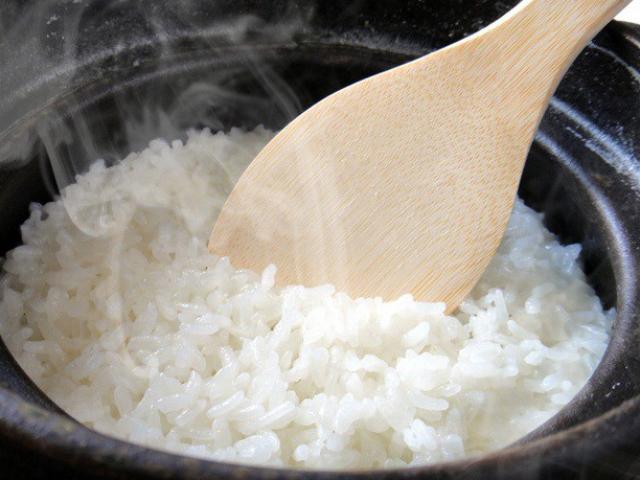 Đừng chỉ cho nước vào gạo khi nấu cơm, nhớ 4 điều này cơm trắng, ngon dẻo, trong veo
