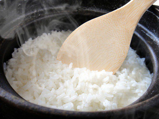 Đừng chỉ cho nước vào gạo khi nấu cơm, nhớ 4 điều này cơm trắng, ngon dẻo, trong veo - 1