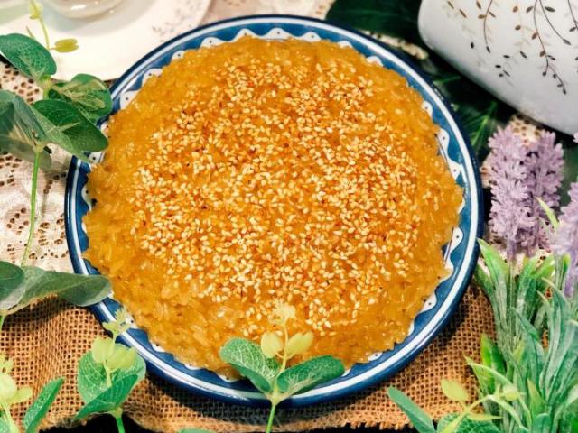 Học gái đảm nấu chè con ong thơm nức, dẻo ngọt, vàng óng ánh thắp hương Rằm