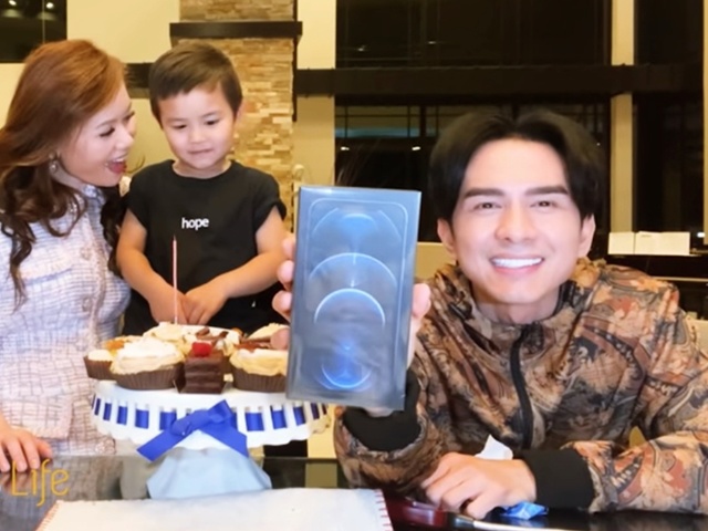 Sao Việt 24h: Chủ tịch nhí 3 tuổi nhà Đan Trường tặng bố quà đắt giá, xứng danh Rich Kid