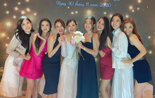 Hoa hậu Tiểu Vy và á hậu Thuý An đi ăn cưới: mặc váy “chặt chém” cô dâu Tường San - 1